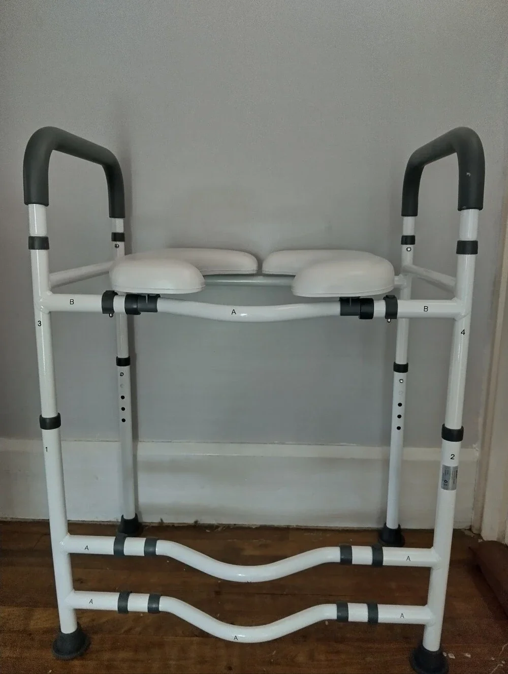 MaxKare Raised Toilet Seat with Handles, Toilet Seat Riser